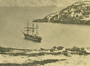 Hudson Bay Trading Post, Nachvak Fjord, Labrador, 1896. Also shown is the 3-masted steamer S.S. Erik, later sunk by a German U-Boat in 1918 in the Gulf of St. Lawrence ckmons781i531 (cropped).png